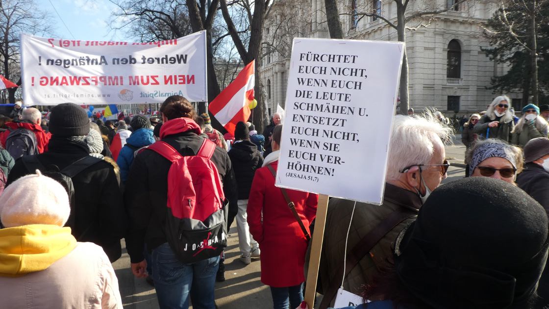 Demonstration gegen Pflichtinjektionen - Wenn sie euch verhöhnen, fürchtet euch nicht