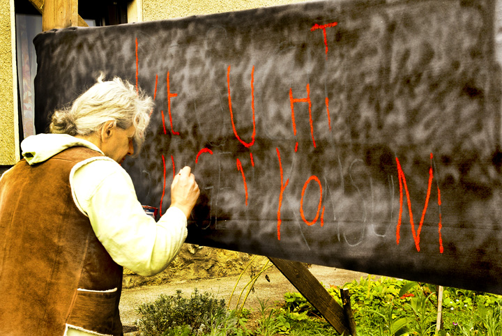 Kunstaktion 2016 Die Sucht am billigen Konsum 03a